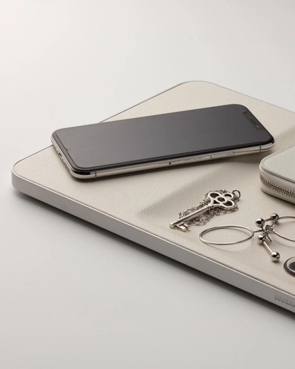 Courant Catch:3 Wireless Charger - Image 3