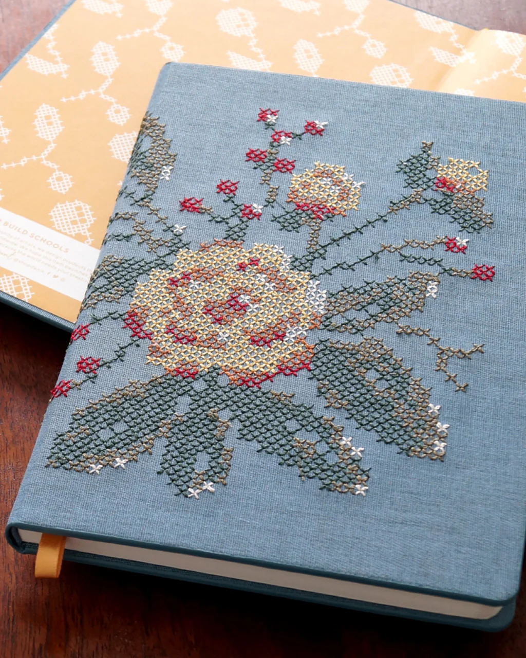 Denik Cross Stitch Flowers Embroidered Journal - Image 3