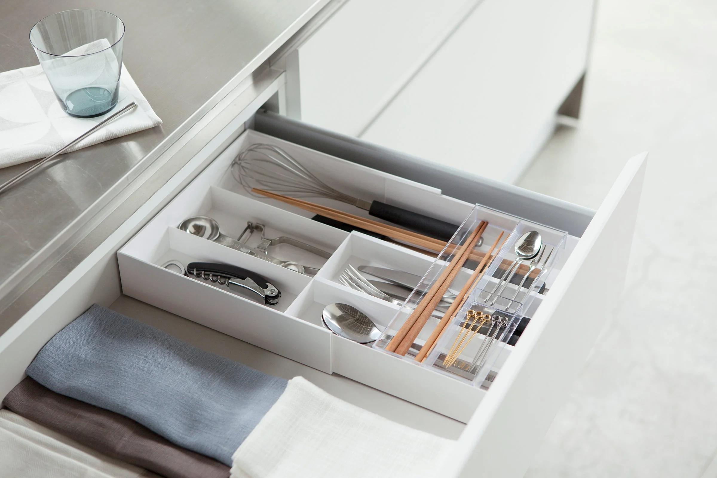 Yamazaki Home Expandable Cutlery Organizer - Image 2