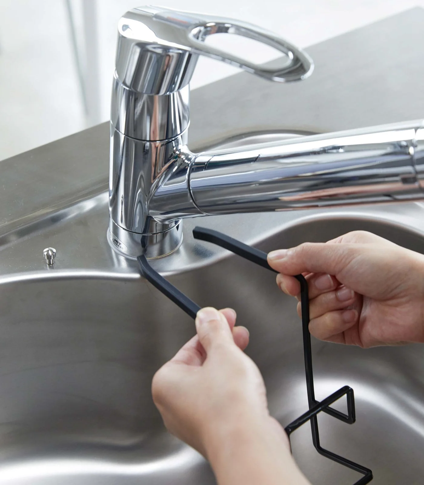 Yamazaki Home Double Faucet-Hanging Sponge Holder - Image 6