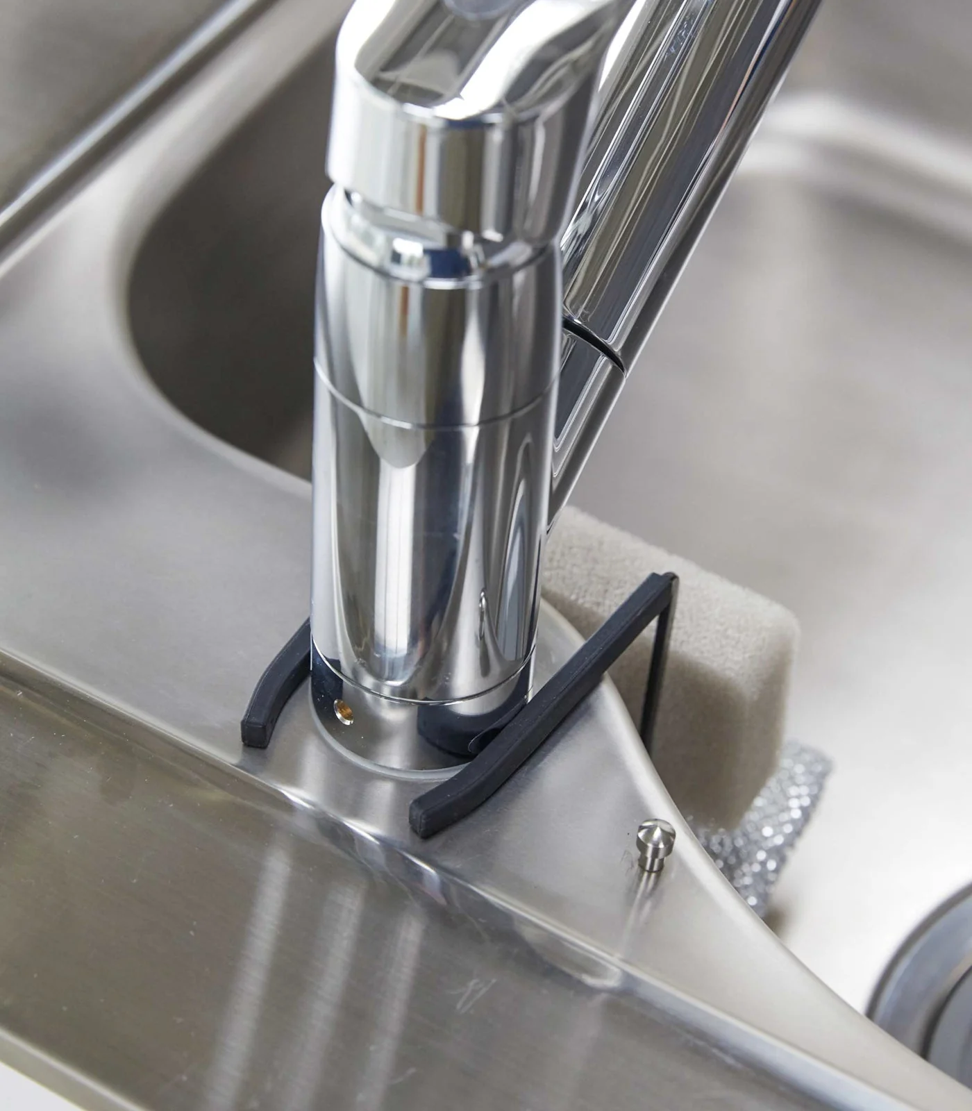 Yamazaki Home Double Faucet-Hanging Sponge Holder - Image 7