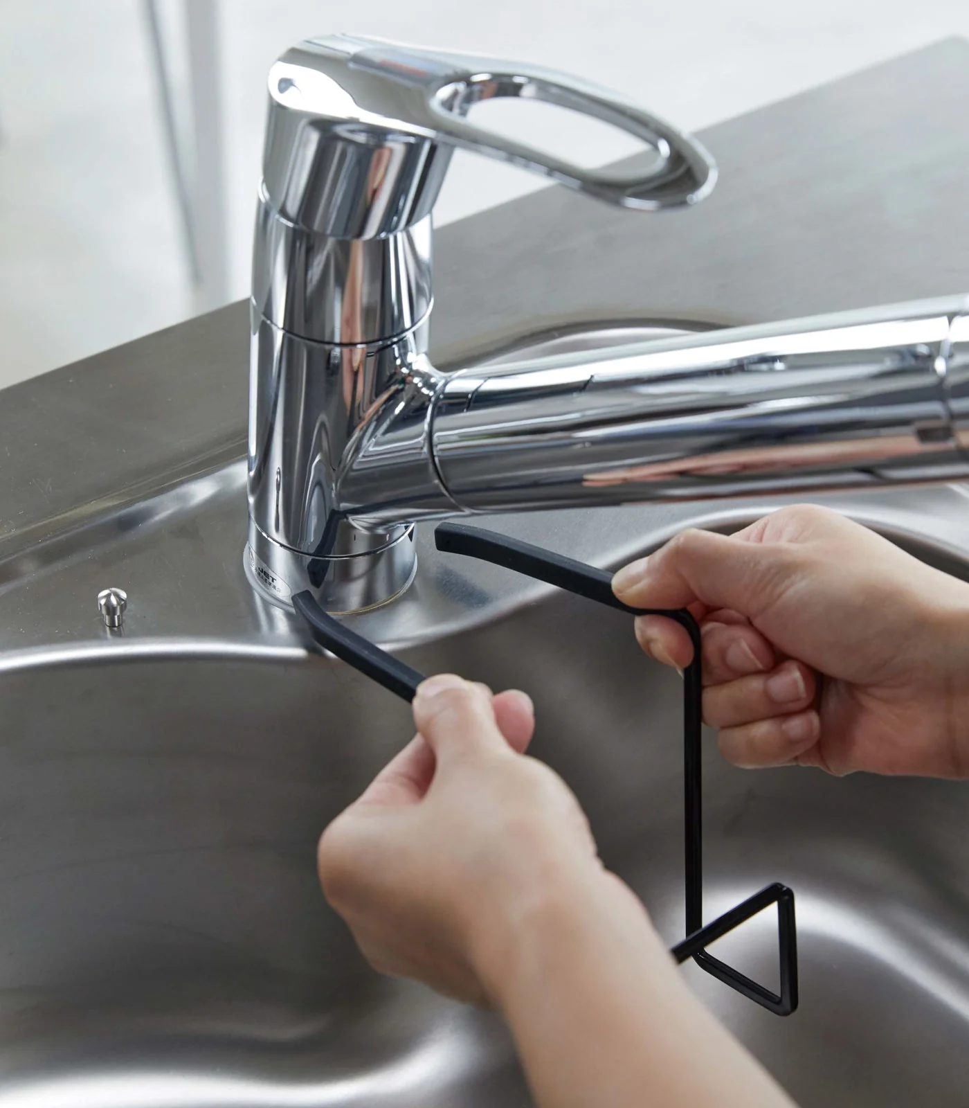 Yamazaki Home Faucet-Hanging Sponge Holder - Single - Steel - Image 6