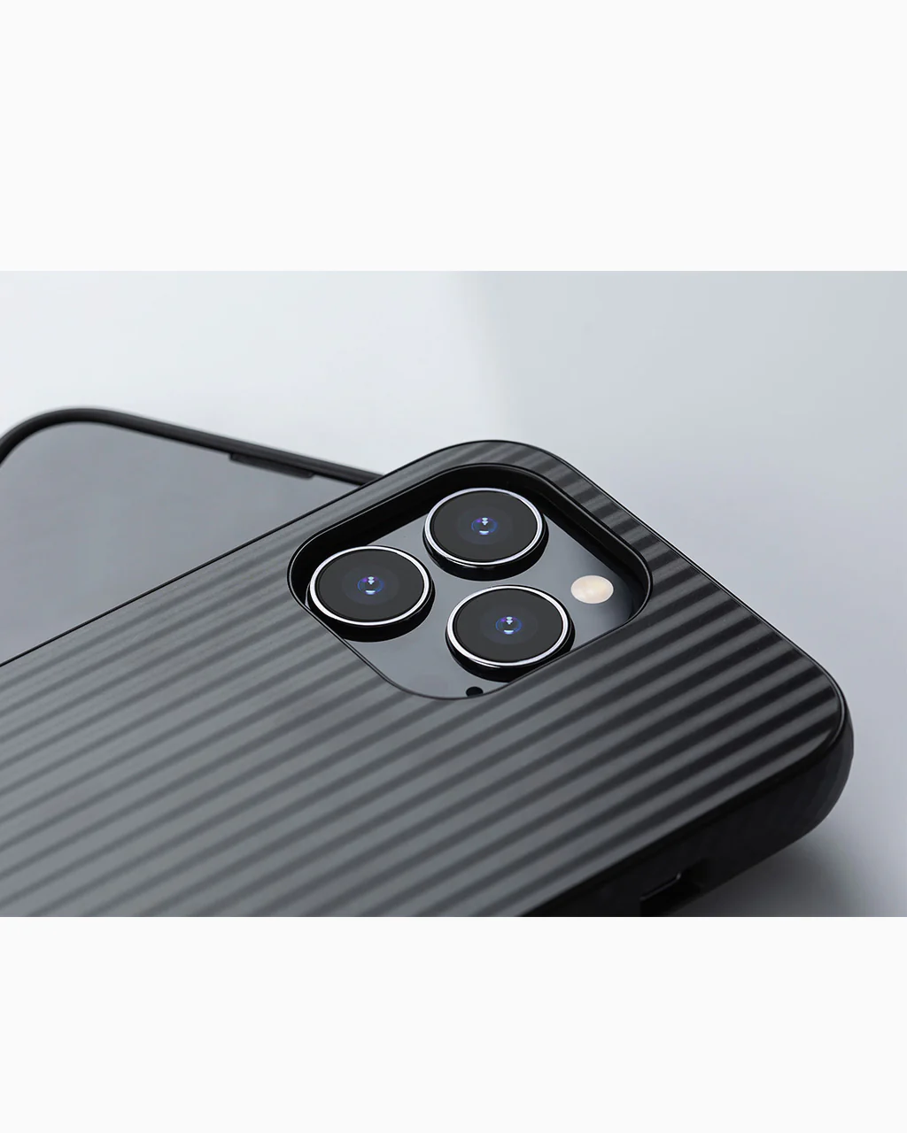 Moshi Arx Slim Hardshell Case for iPhone 13 Pro - Image 4
