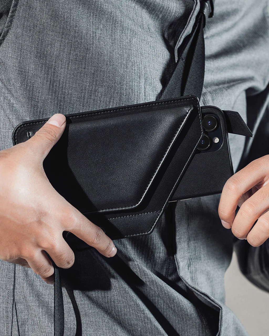 Moshi Crossbody Phone Holster - Image 3