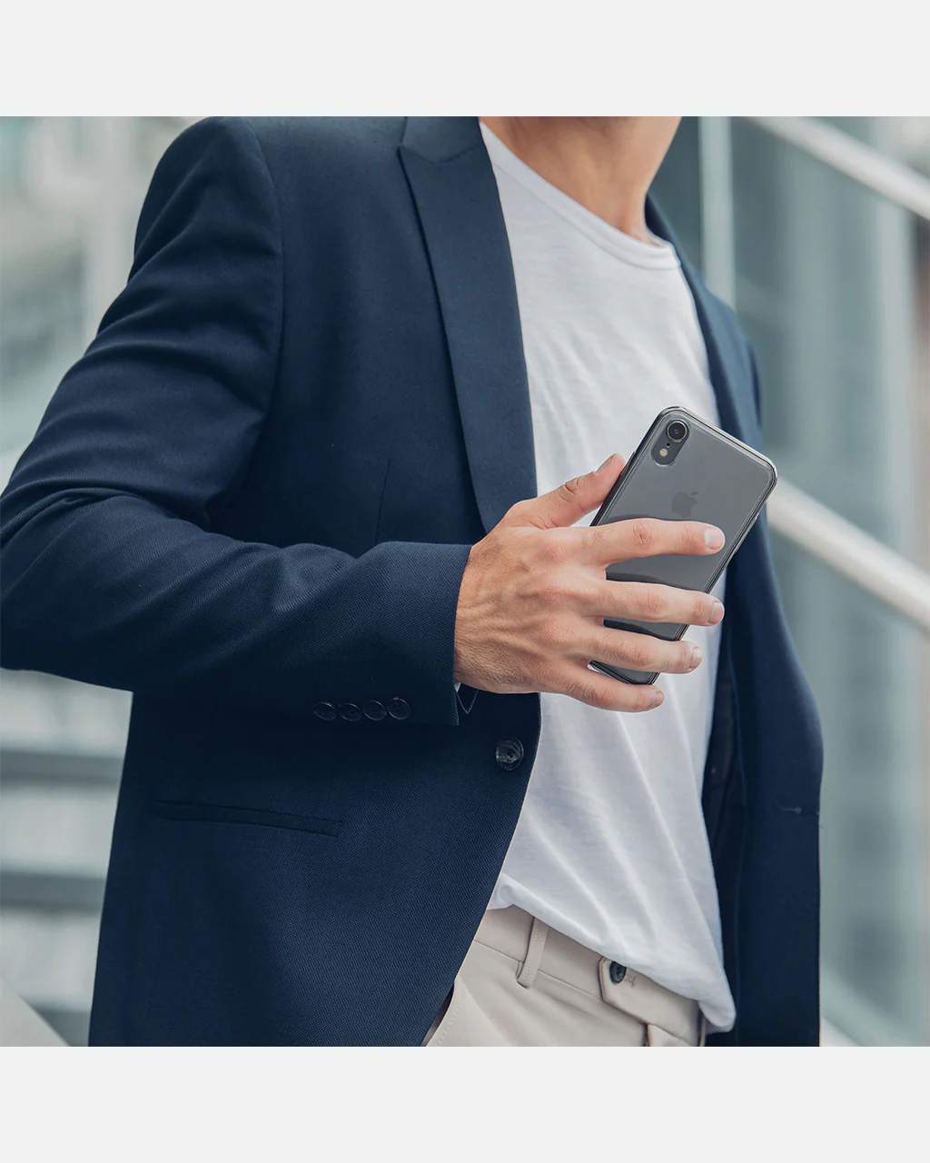 Moshi Vitros Clear Phone Case for iPhone XR - Image 9