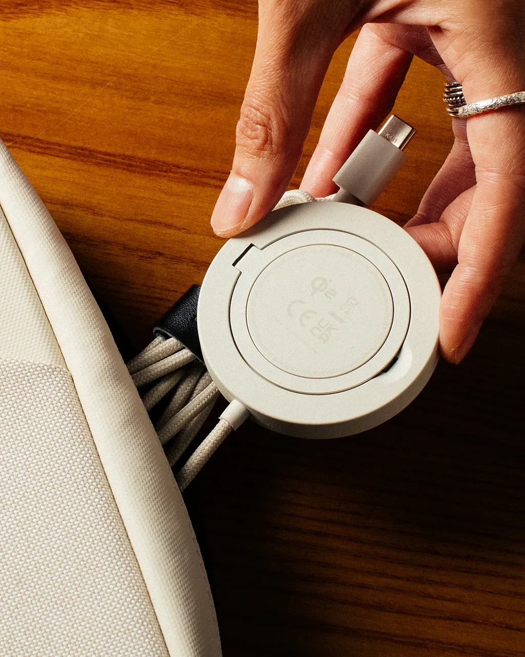 Native Union SnapStand Magnetic Wireless Charger - Image 11