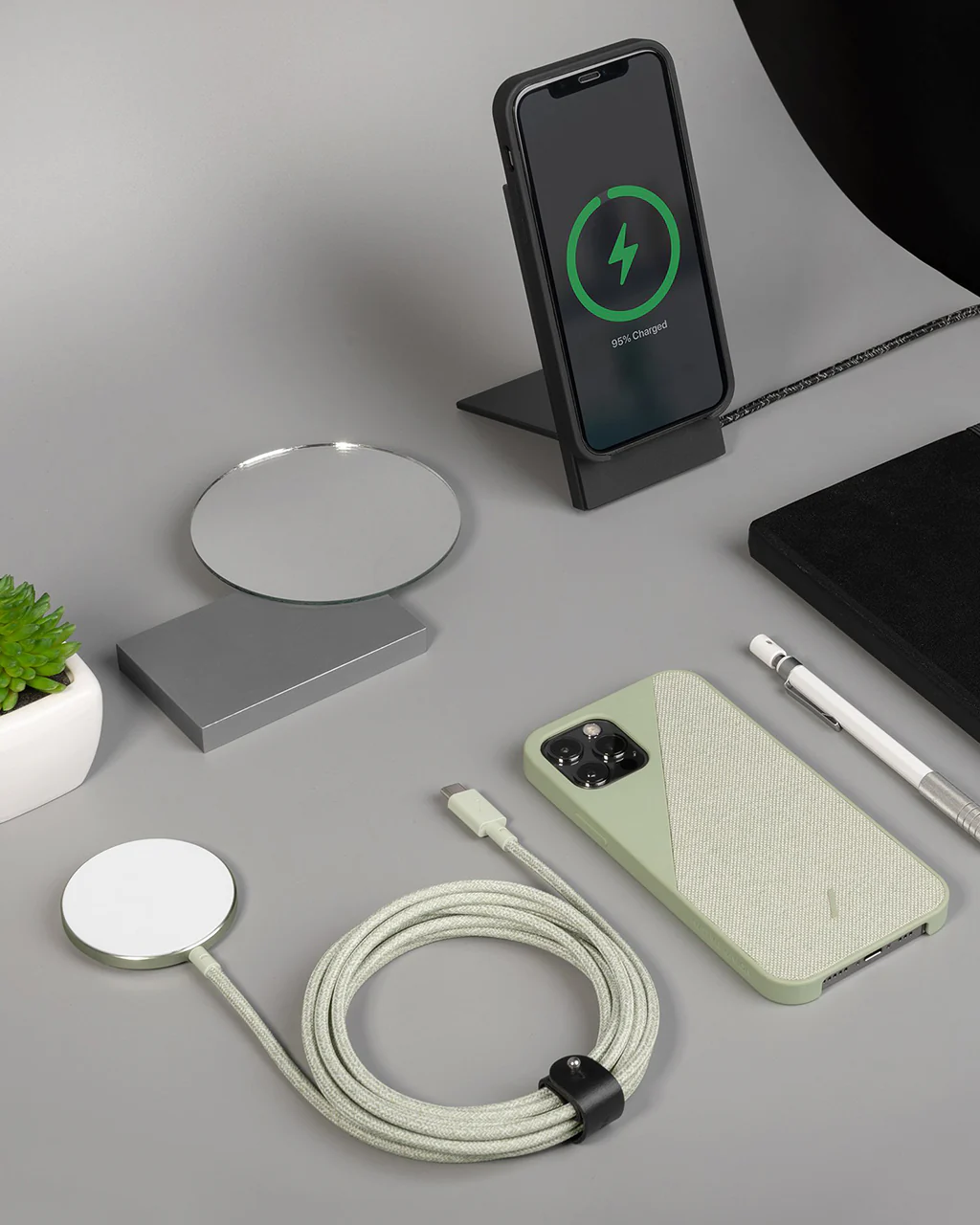 Native Union Snap Magnetic Wireless Charger – Green - Image 6