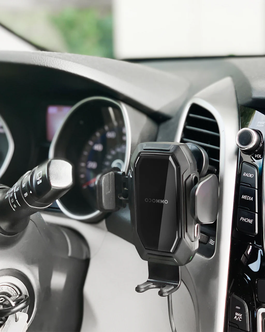 OCOMMO Qi Fast Wireless Car Charger - Glass - Image 2