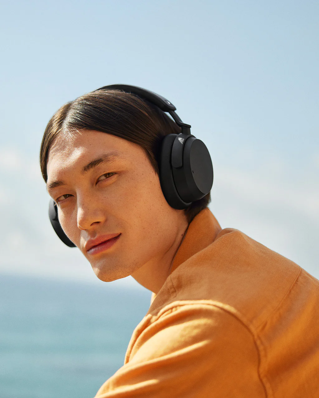 Sennheiser ACCENTUM Wireless Black Headphones - Image 4