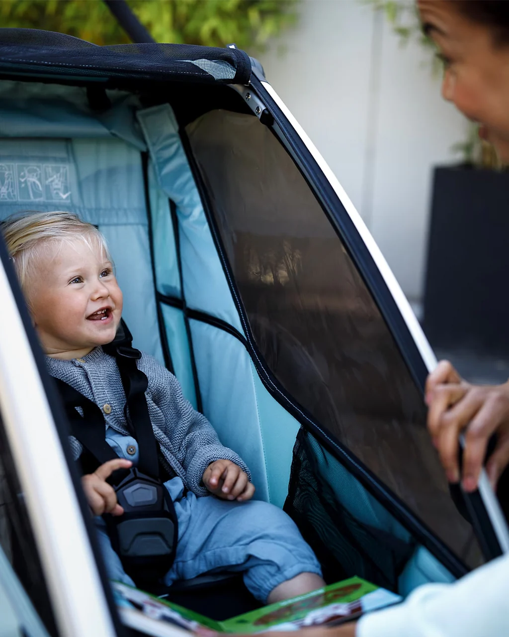 Thule Chariot Cross 2-Seat Multisport Bike Trailer - Image 9