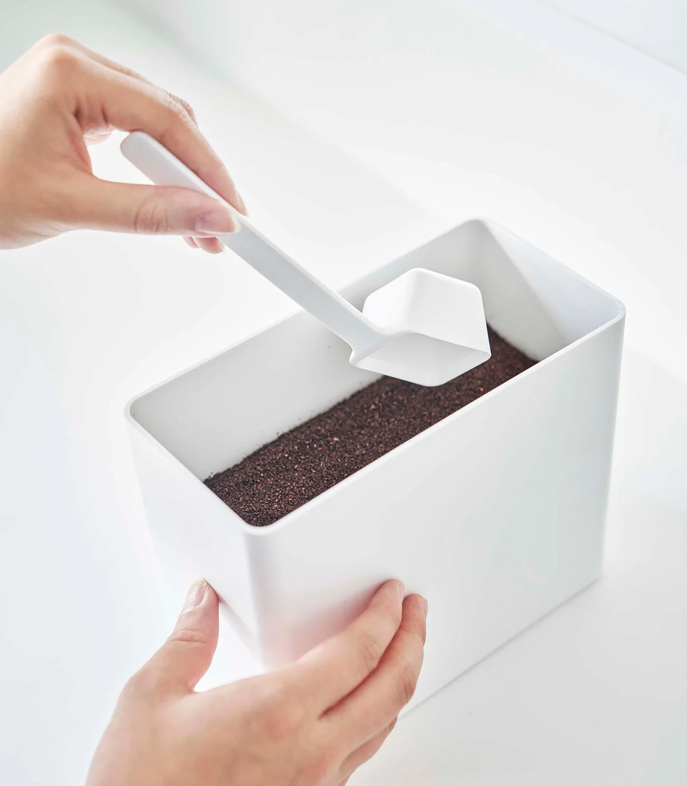 Yamazaki Home Vacuum-Sealing Coffee Storage - Image 4