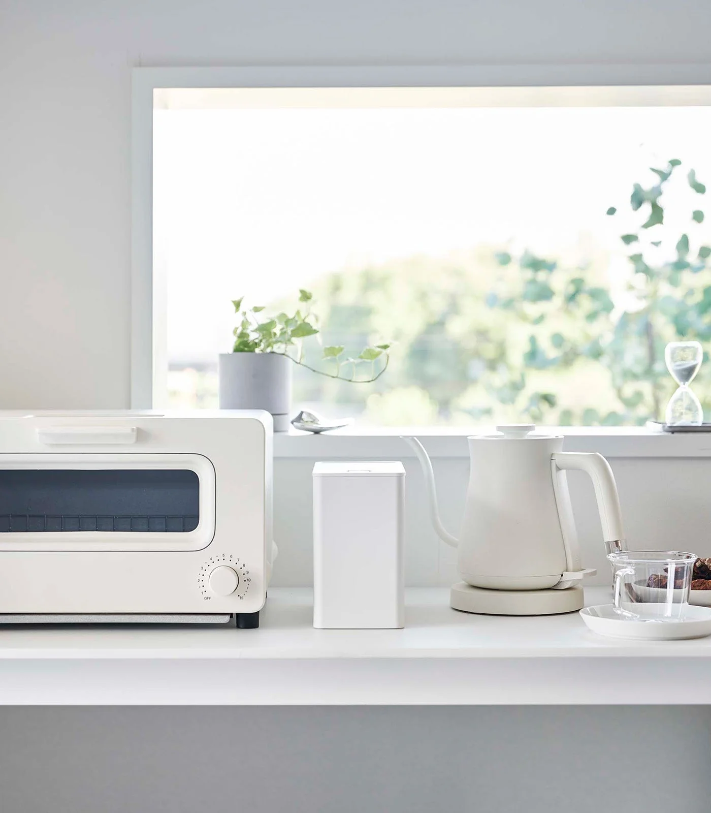 Yamazaki Home Vacuum-Sealing Coffee Storage - Image 5
